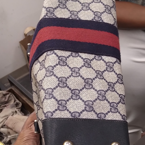 I'm selling A GUCCI bag - Picture 2 of 4
